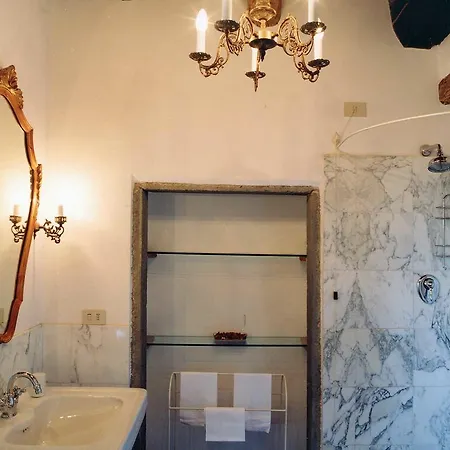 Antica Casa Le Rondini Bed & Breakfast