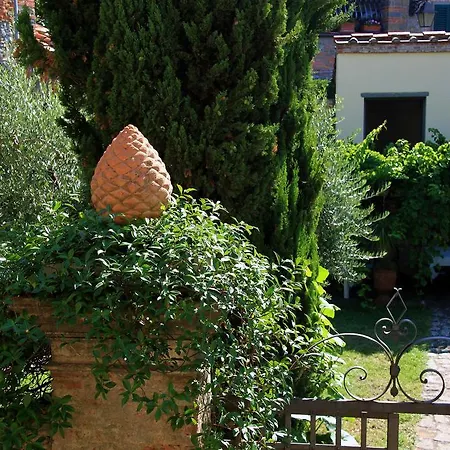 Bed & Breakfast Antica Casa Le Rondini 3*